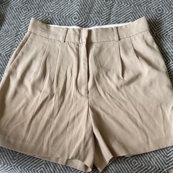 Babaton Pleated 5” Short - Picture 4 of 7